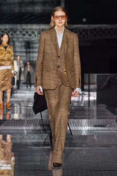 Look 32